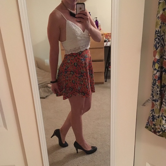Red floral skater skirt - Picture 2 of 3