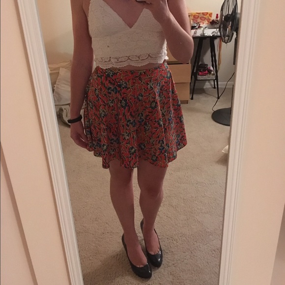 Red floral skater skirt - Picture 3 of 3