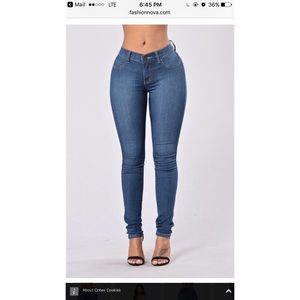 NWT 🌟 Dark wash jeans