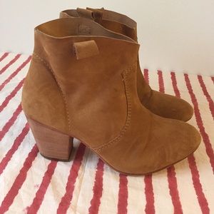 Tan suede heeled bootie