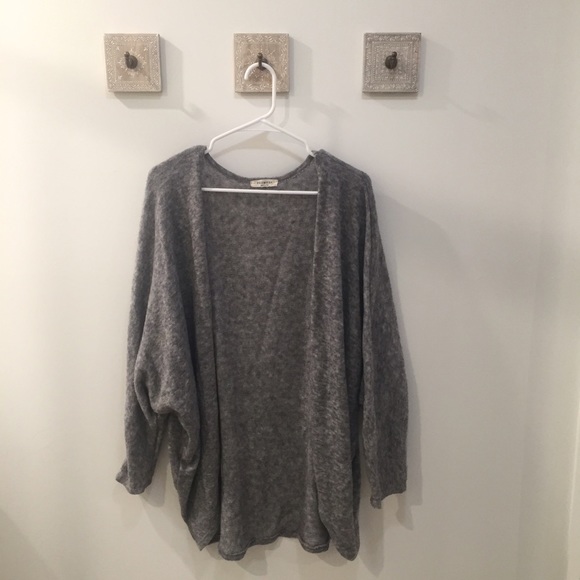 Oversized flowy grey cardigan