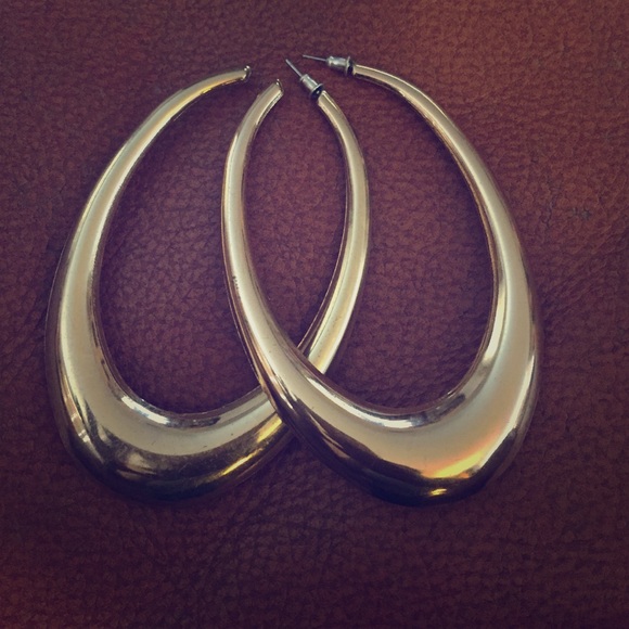 Urban oval hoop earrings