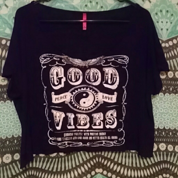 Super cute Good Vibes crop top