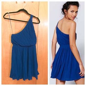 One-shoulder cocktail dress
