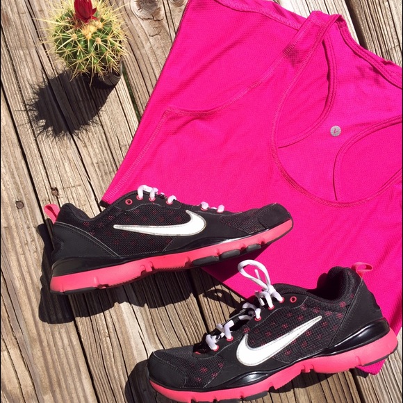 NIKE tennis shoes