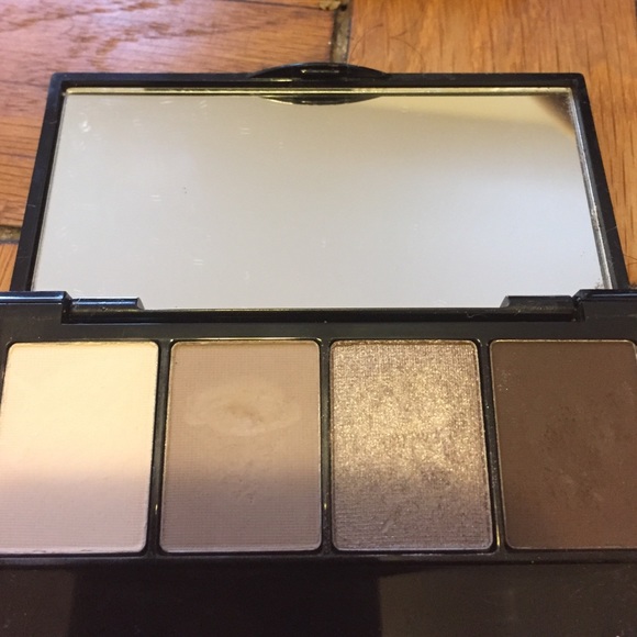 Bobbi Brown Nude on Nude Eyeshadow Palette