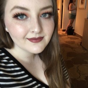 Meet your Posher, Kira