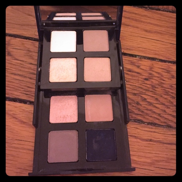 Bobbi Brown Navy and Nudes Eyeshadow Palette