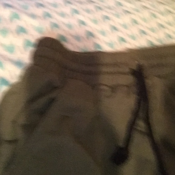 Green Camo pants w cuts on the knees - Picture 3 of 3