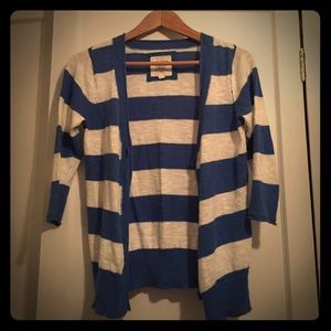 Blue and white 3/4 sleeve sweater
