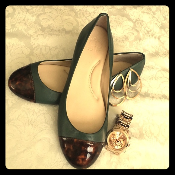 Elegant and sophisticated brand new flats size 7.5