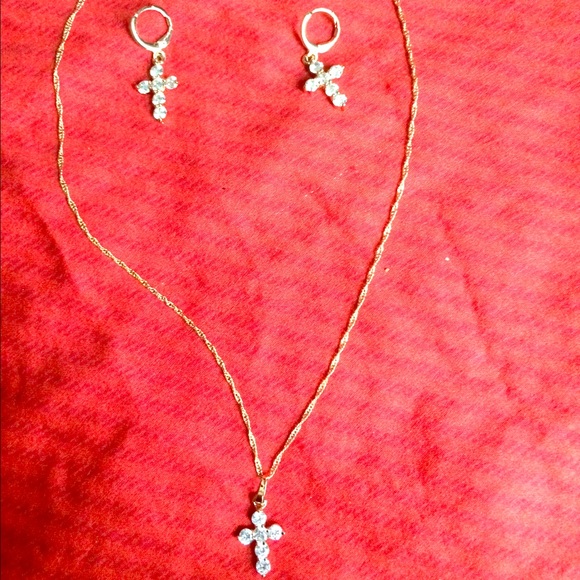 💒18k gold plated cross pendant set w earrings💒