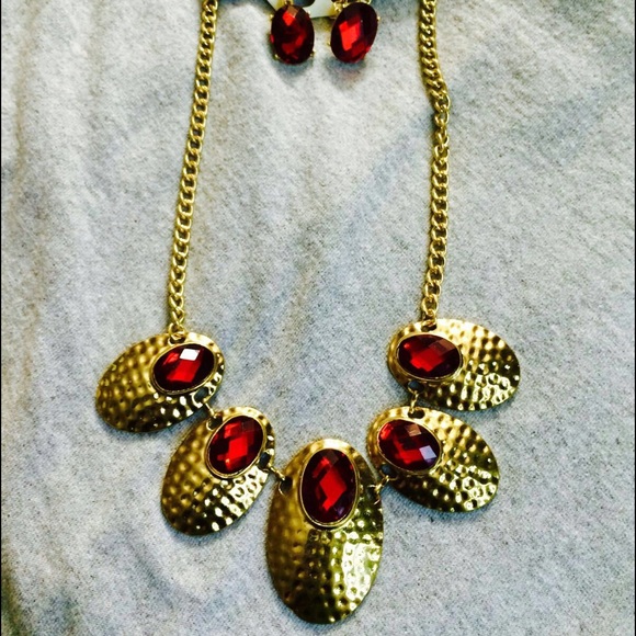 💥❤️ Red gemstone metal necklace with earrings❤️💥