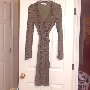 Vintage wrap dress. Brown and khaki green print