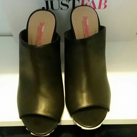 Brand new heels. - Picture 2 of 4