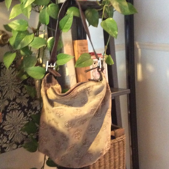 Dooney & Bourke Handbags - Dooney & Bourke purse