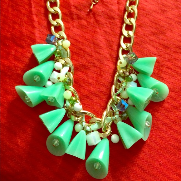 Green and Gold statement necklace 💞