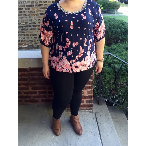 ⚡️SALE⚡️Plus Size Studded Floral Top - Picture 3 of 4