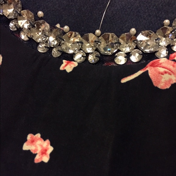 ⚡️SALE⚡️Plus Size Studded Floral Top - Picture 4 of 4