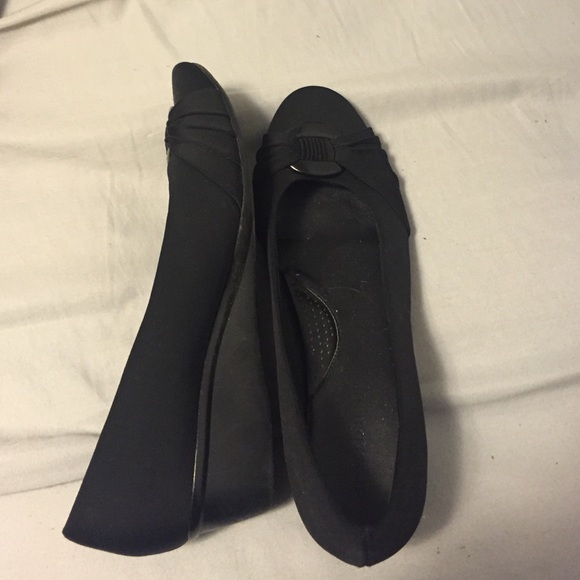 Black mini wedge