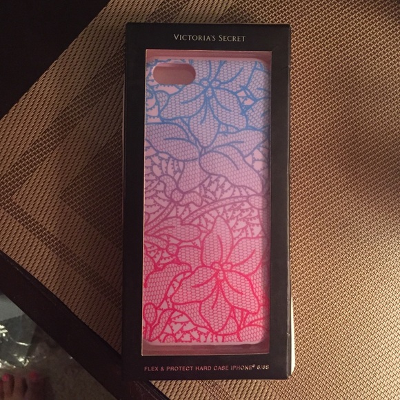 Victoria's Secret iPhone 6/6s case. - Picture 1 of 3
