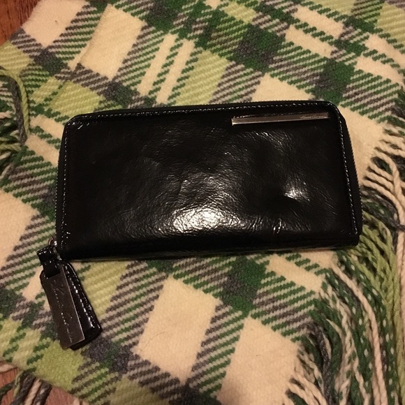 Black Kenneth Cole zip around wallet