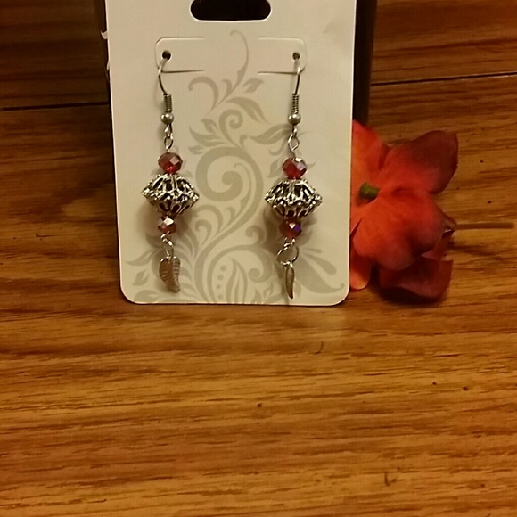 Beautiful handmade earrings! - Picture 1 of 3