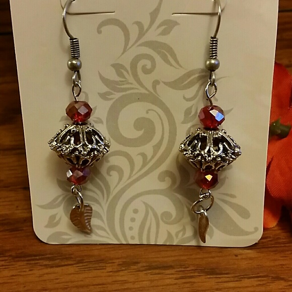 Beautiful handmade earrings! - Picture 2 of 3