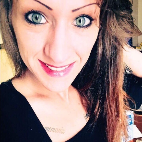 Meet your Posher, Kelsey - Picture 2 of 2