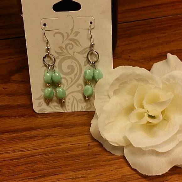 Beautiful handmade earrings! - Picture 1 of 3