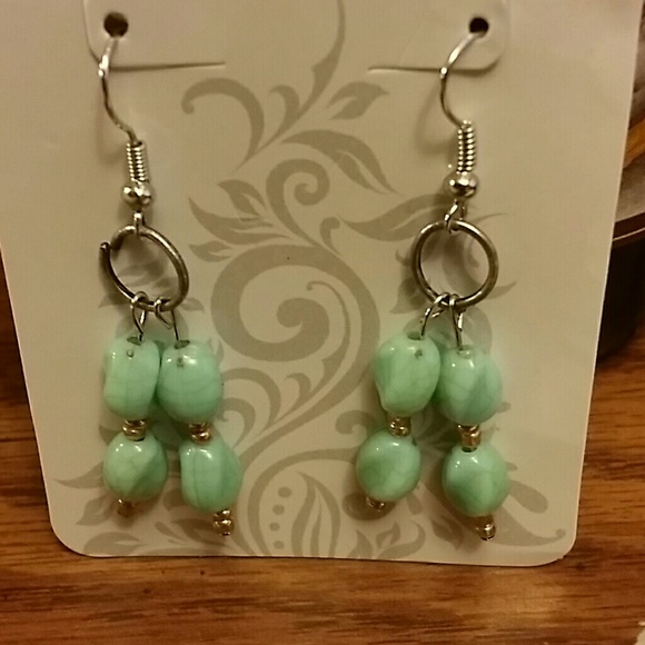 Beautiful handmade earrings! - Picture 3 of 3