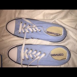 Blue low top converse in excellent condition