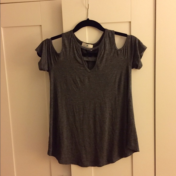 Cold shoulder tee