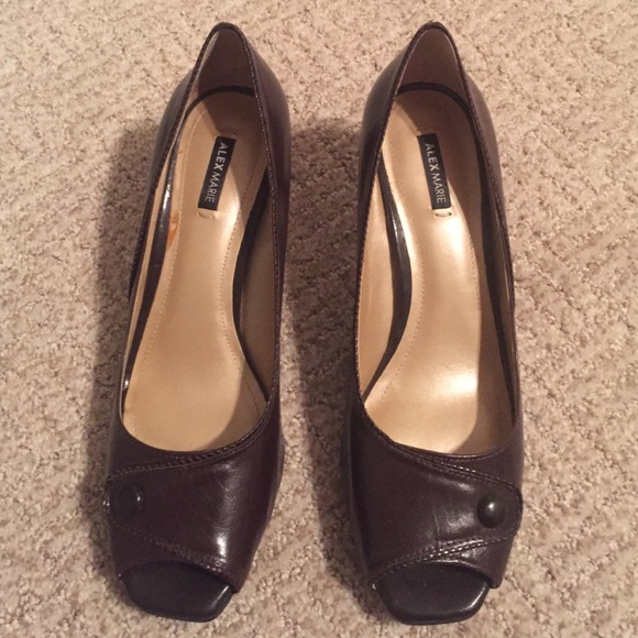 Heels - Picture 2 of 3