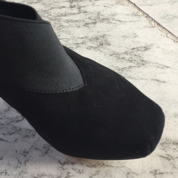 Black suede pumps by Rosegold - Picture 3 of 4