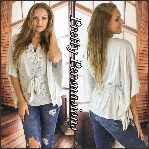 SOLD Gray Kimono Flutter Sleeve Floral Paisley Top - Picture 2 of 4