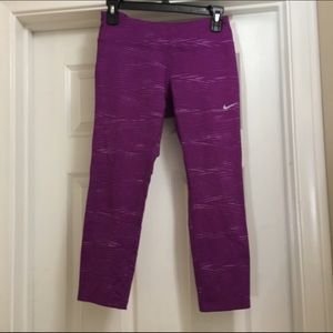 Nike Dri-Fit Capri legging - size medium - EUC