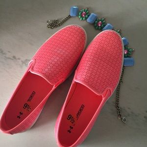 Only worn ONCE! Preppy Under Armor slip ons