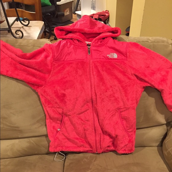 Hot pink north face never worn. No tags.