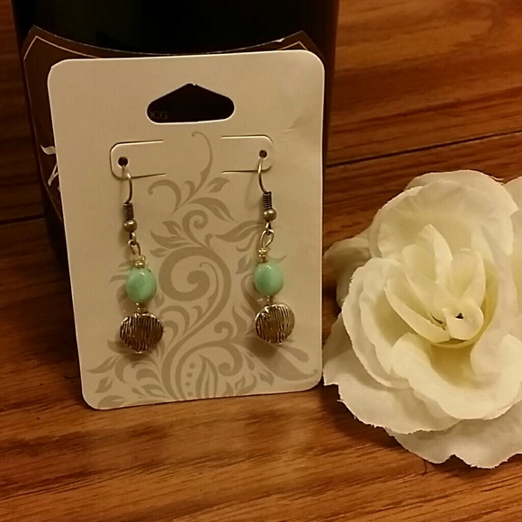 Beautiful handmade earrings! - Picture 1 of 3
