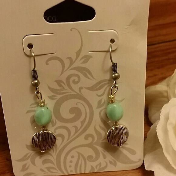 Beautiful handmade earrings! - Picture 3 of 3
