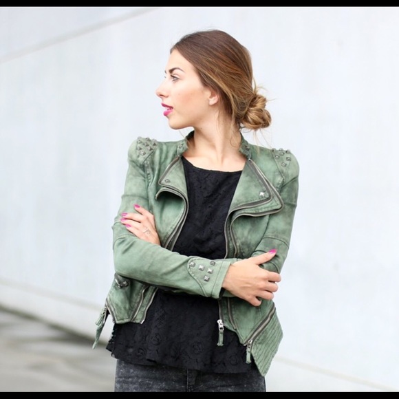 🔥ONE DAY SALE🔥Studded Shoulder Denim Blazer