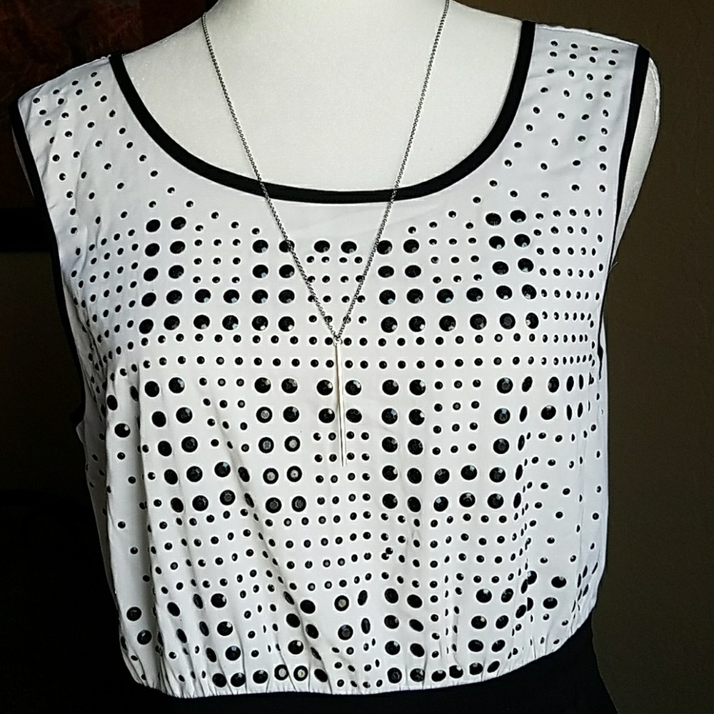 NEW Black and White Sleeveless Dress - Picture 2 of 8