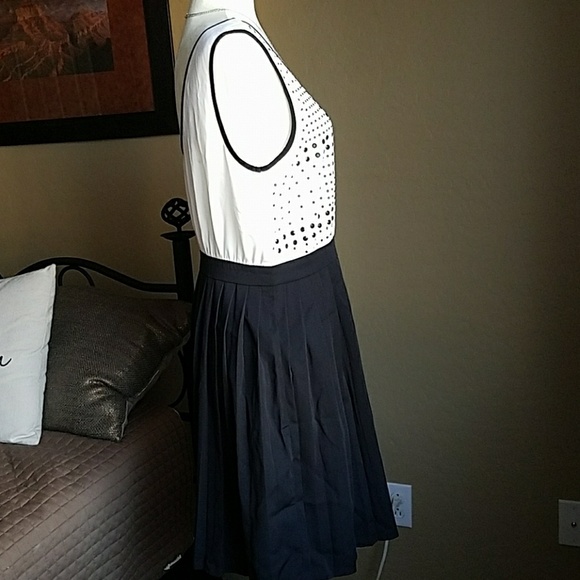 NEW Black and White Sleeveless Dress - Picture 4 of 8