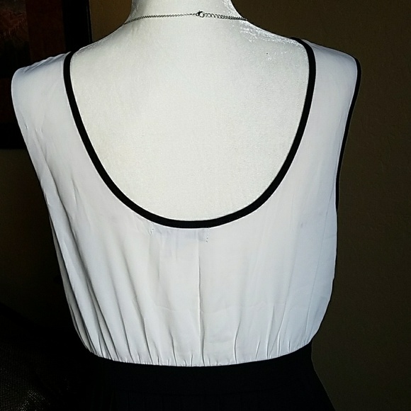 NEW Black and White Sleeveless Dress - Picture 6 of 8
