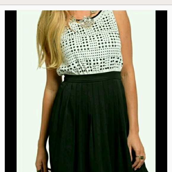 NEW Black and White Sleeveless Dress - Picture 7 of 8