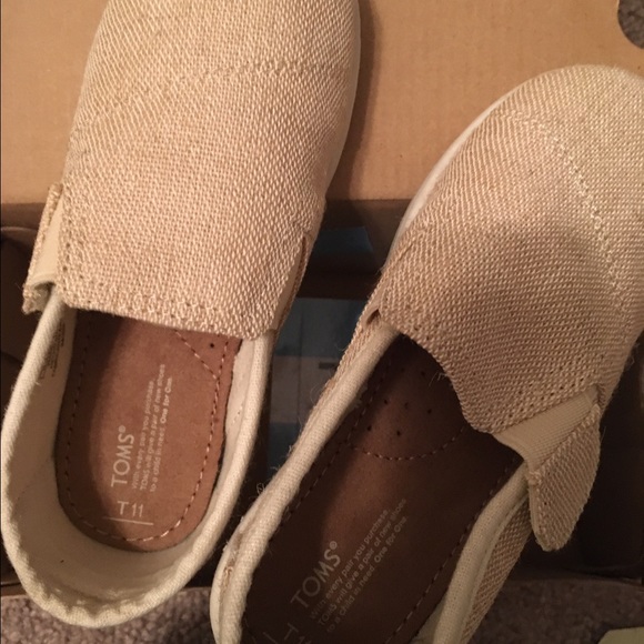 Tiny Toms size 11T
