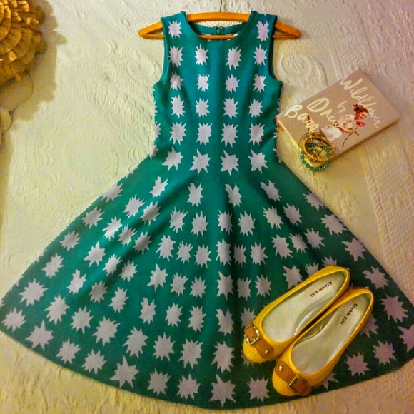 Issa Dresses & Skirts - "Hi! I'm Zooey Deschanel!" POP dress!!