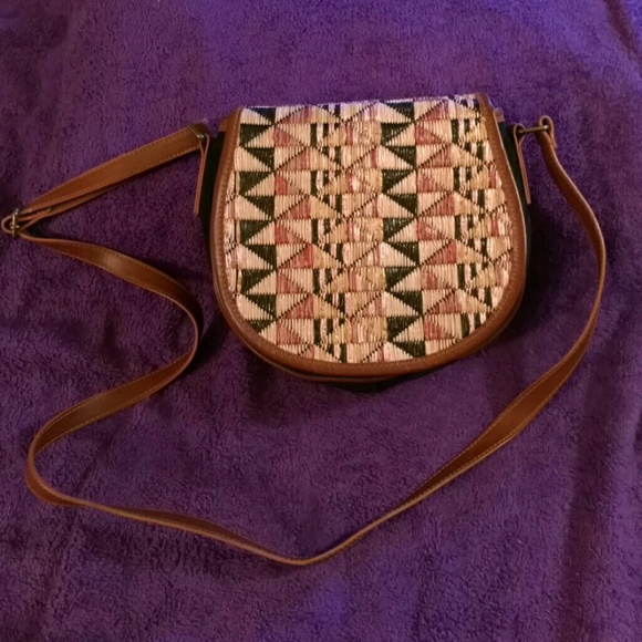 Mossimo geometric crossbody bag.
