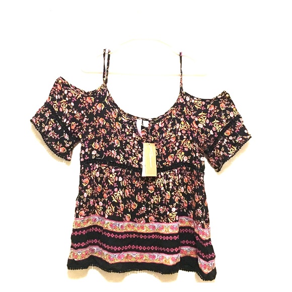 Francesca's Collections Tops - NWT Francesca's Off the Shoulder Black Paisley Top